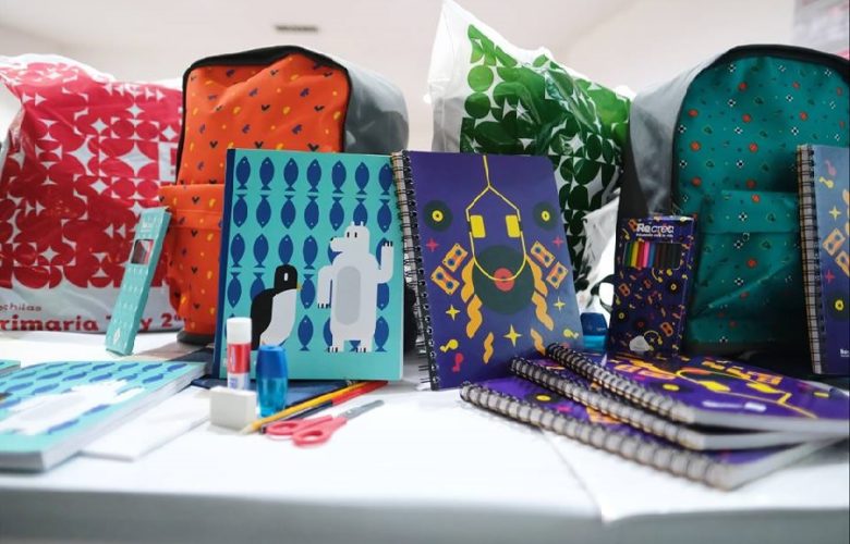 Darán 15 mil 776 mochilas y útiles. Foto: Facebook Enrique Alfaro Ramírez.