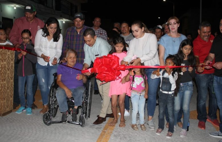 Inauguran dos calles. Foto: Cortesía.