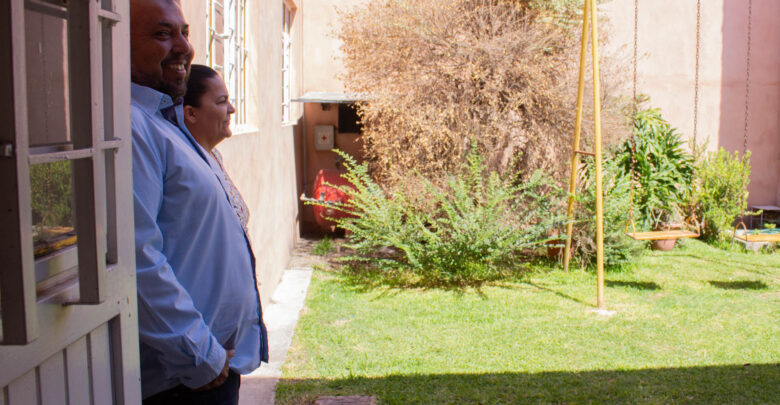 El Sr. Francisco y la Sra. Lidia recuerdan con felicidad las ocasiones que el patio de su casa se llenaba de niños de kínder, a quienes les ofrecían un refrigerio después de darles un tour por el taller.
