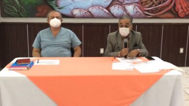 Manuel Gutiérrez Muñoz, regidor; y Juan Antonio Mercado, alcalde interino. Foto: Captura video.