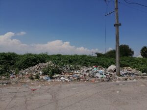Acumulación de basura en esquinas y lotes baldíos de La Barca. Foto: Mizrahym Arredondo.