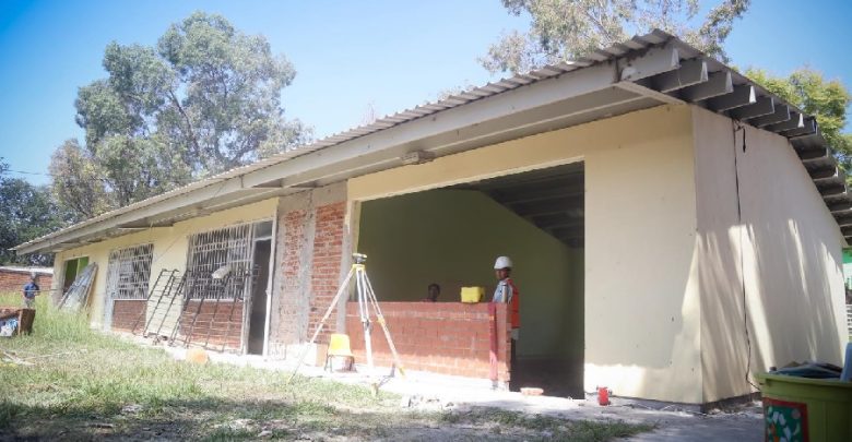 Avanza reconstrucción de primaria y preescolar en Ocotlán. Foto: Cortesía.