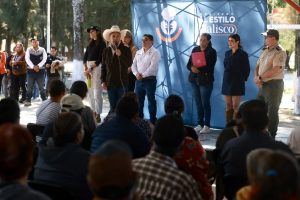 Entrega Jalisco apoyos a familias de Tototlán. Foto: Cortesía.