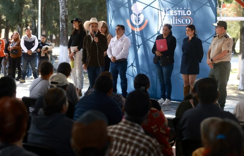 Entrega Jalisco apoyos a familias de Tototlán. Foto: Cortesía.