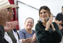 Entregan apoyos a familias afectadas en La Barca. Foto: Facebook.