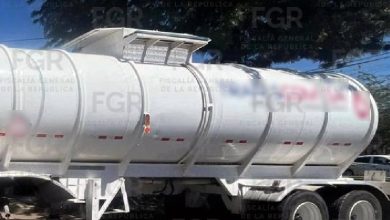 Aseguran tractocamión con huachicol en Ocotlán. Foto: FGR.