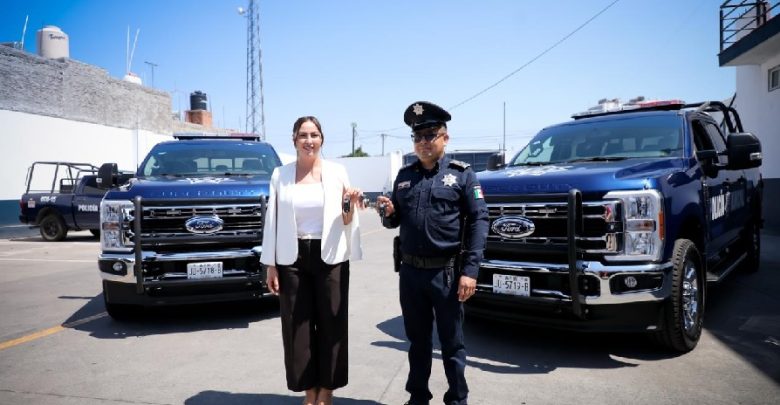 Entregan patrullas y vales a policías de Ocotlán. Foto: Cortesía.
