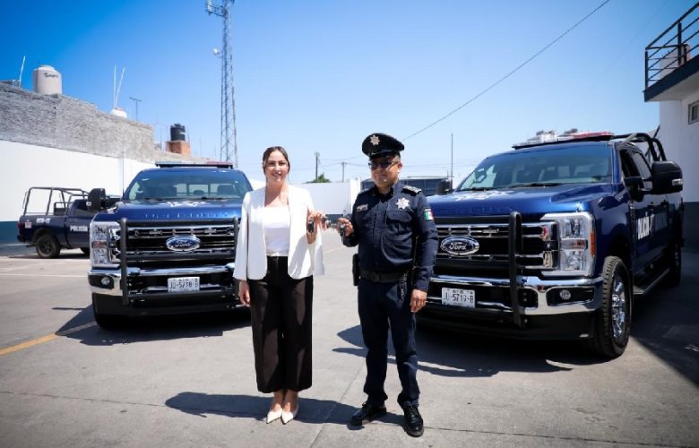 Entregan patrullas y vales a policías de Ocotlán. Foto: Cortesía.