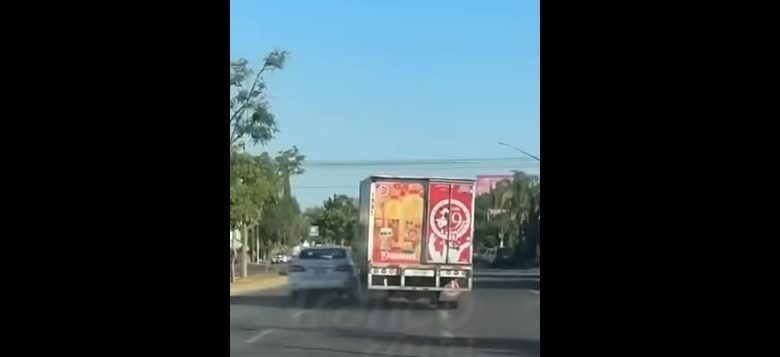 Despide 19 Hermanos a repartidor por conducta violenta. Foto: Captura de video.