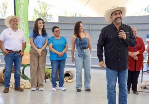Entrega SADER Jalisco apoyos a maiceros de la Ciénega. Foto: Cortesía.
