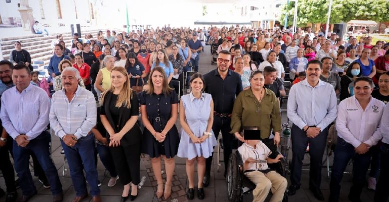 Entregan apoyos a familias de Ocotlán y la Ciénega. Foto: Cortesía.