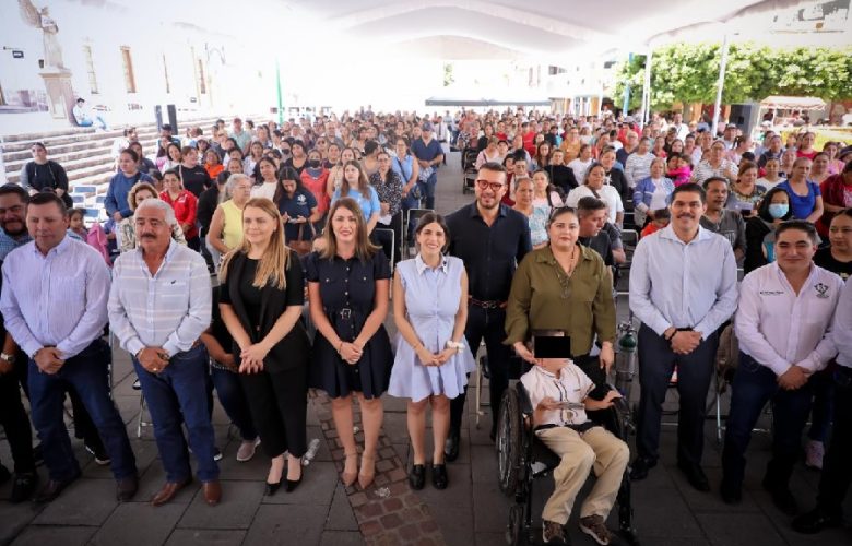 Entregan apoyos a familias de Ocotlán y la Ciénega. Foto: Cortesía.