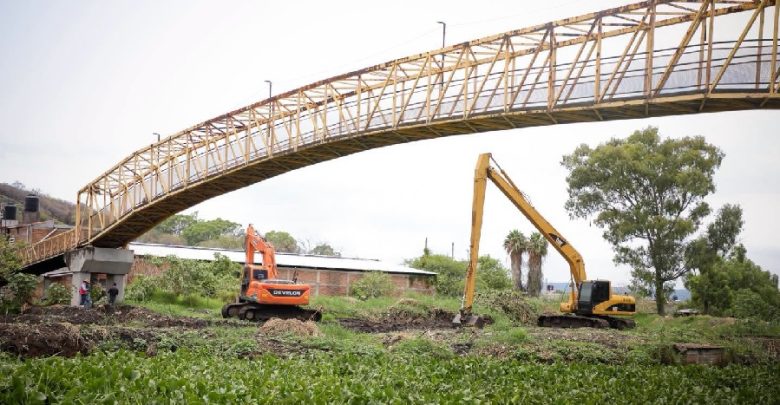 Ocotlán: Retiran lirio y maleza del Río Santiago. Foto: Facebook.