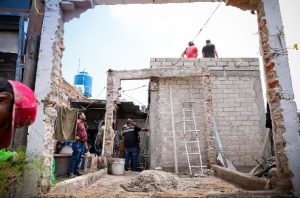 Construyen espacios dignos para familias ocotlenses. Foto: Cortesía.
