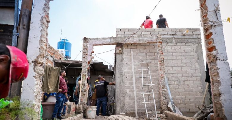 Construyen espacios dignos para familias ocotlenses. Foto: Cortesía.