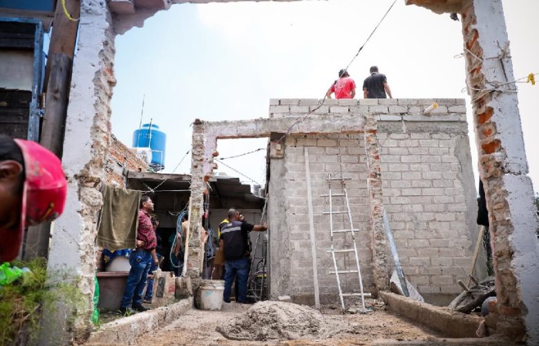 Construyen espacios dignos para familias ocotlenses. Foto: Cortesía.