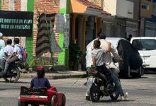 Arriesgan en motocicleta a infancias en calles de Ocotlán 