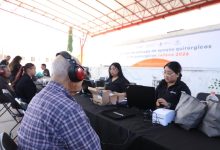 Entregan lentes y sillas de ruedas en Ocotlán. Foto: Cortesía.