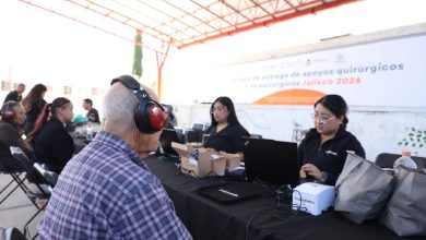 Entregan lentes y sillas de ruedas en Ocotlán. Foto: Cortesía.